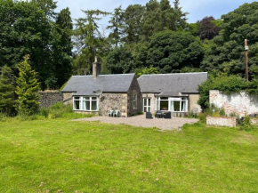 Peaceful cottage with fireplace Charleton Estate